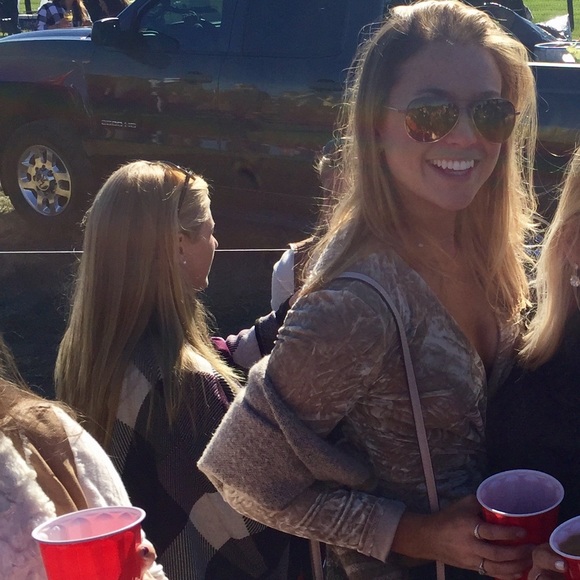 Velvet - Picture 2 of 2